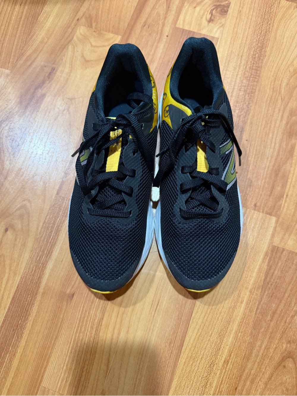 New Balance Black and Yellow Kids' Athletic Sneakers size 3